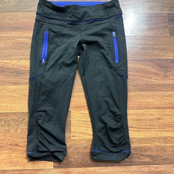 Lululemon Athletica Passion Crop II Blue and Black Activewear - Picture 3 of 7